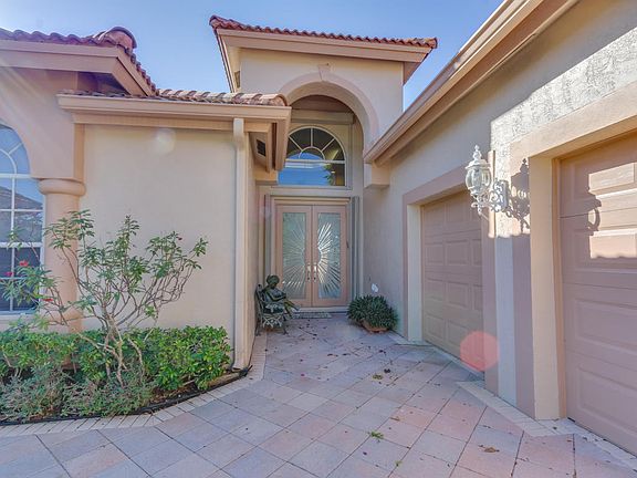 4th image of 10718 Greenbriar Villa Dr