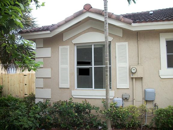 3rd image of 1596 SW 2nd St