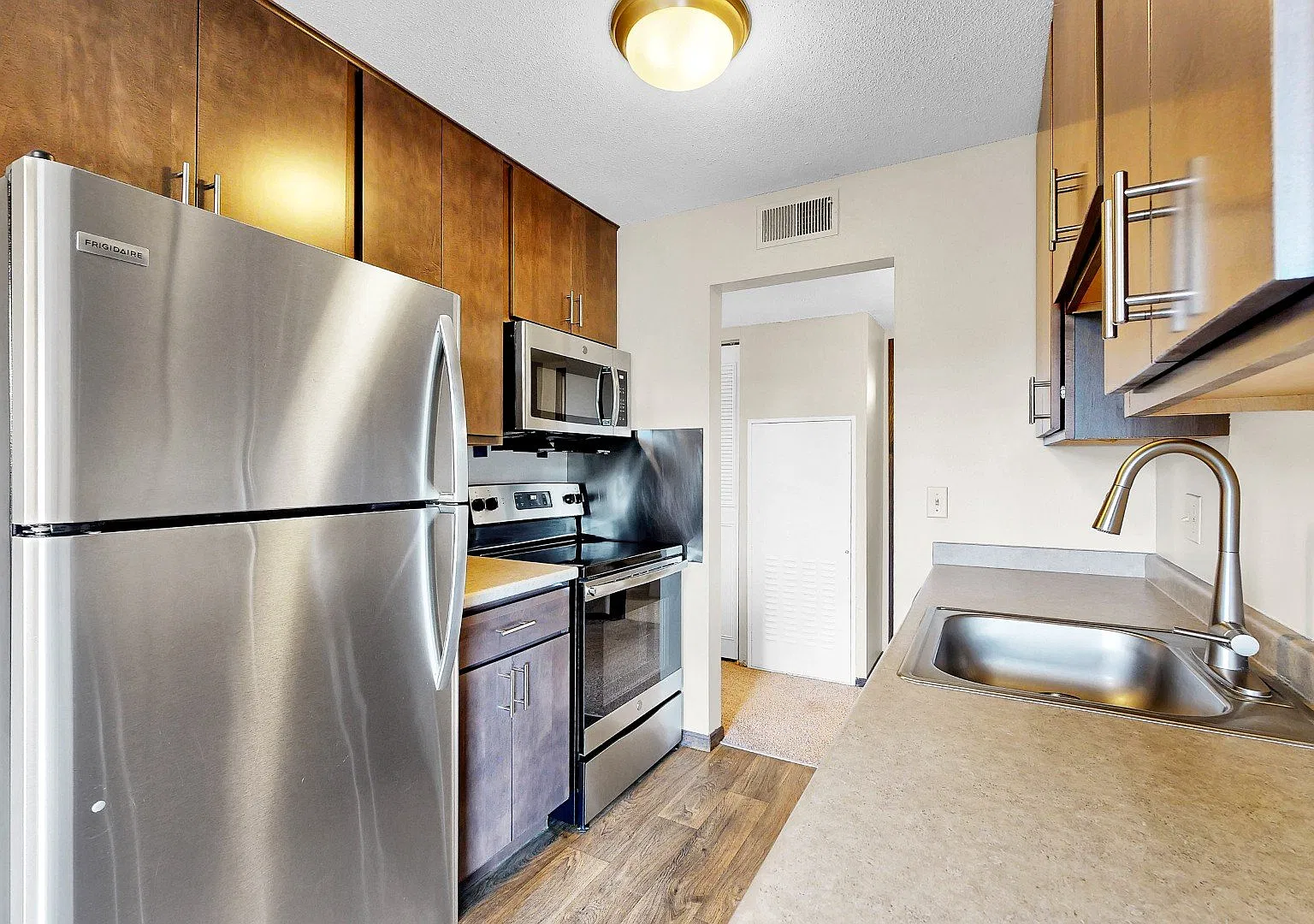 Continental Apartments — Photo 2