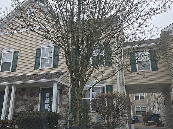 4th image of 304 Jasper Ct