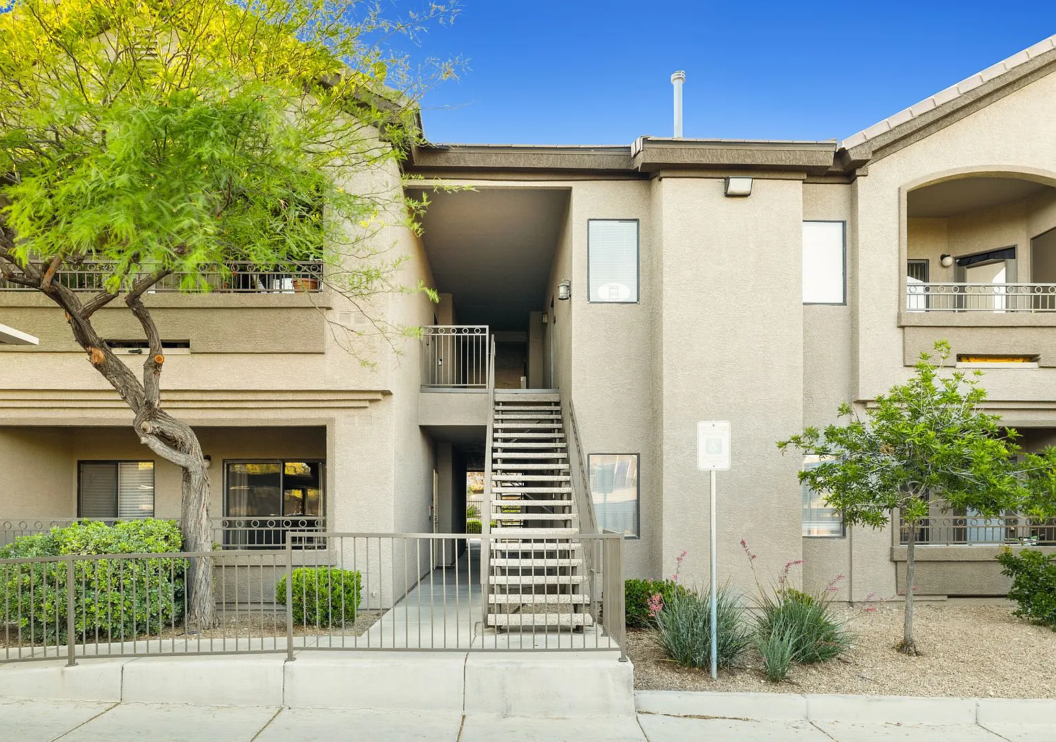 Comfort & Convenience: Modern 2-Bed, 2-Bath with Fireplace & In-Unit Laundry — Photo 1