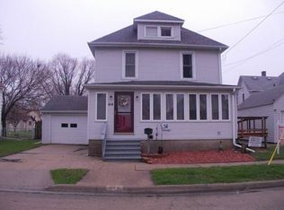 414 Upham Pl, Dixon, IL 61021