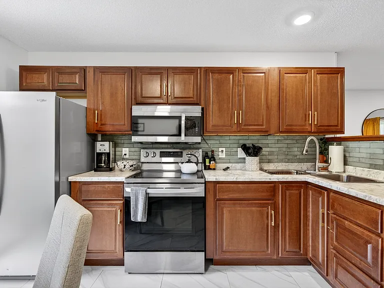 2126 Hungerford Dr — Photo 13