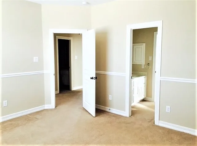 325 Lancaster Ln — Photo 17