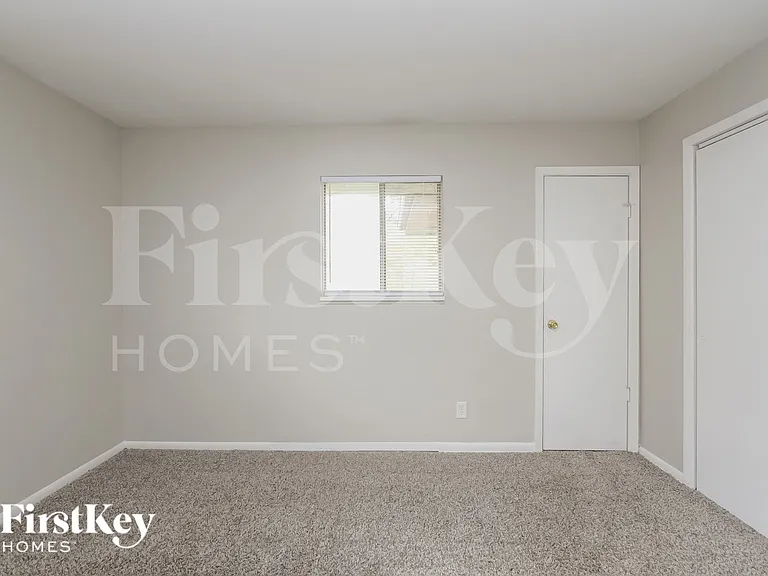 221 Grovewood Dr — Photo 12