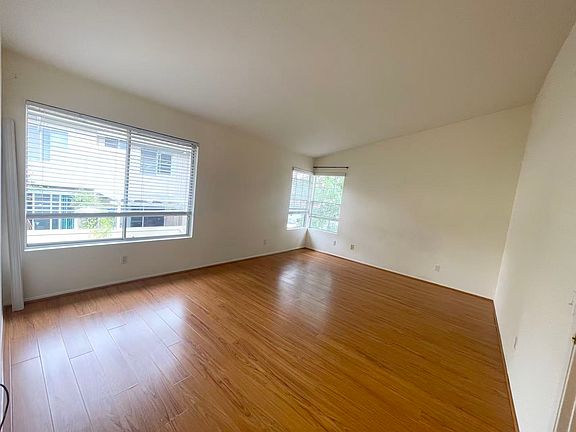 5th image of 11048 Creekbridge Pl