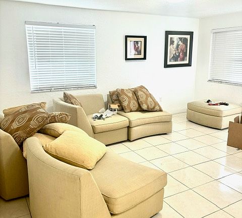 3rd image of 4665 Palm Ave #319