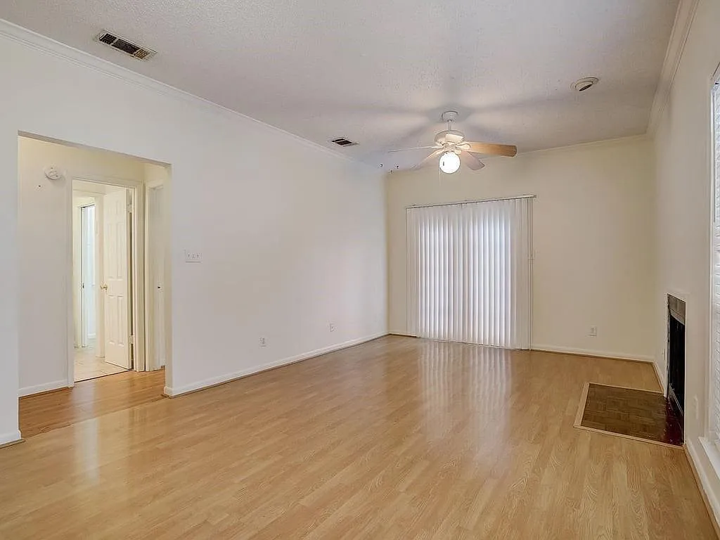2 bed, 1.5 bath, 744 sqft, $1,750 — Photo 2