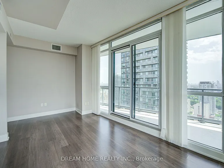 30 Roehampton Ave #2902 — Photo 16