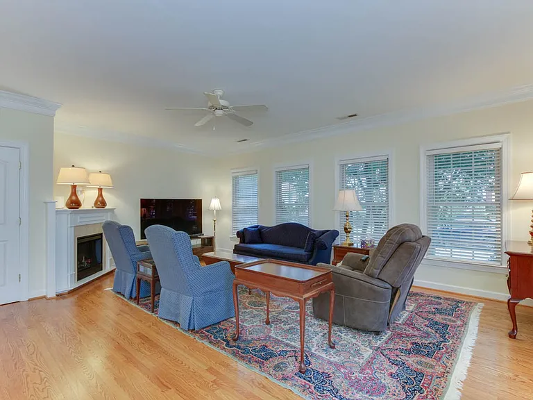 4609 Town Creek Dr — Photo 4
