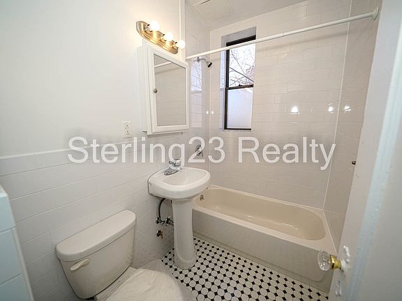 5th image of 2565 32nd St APT 12