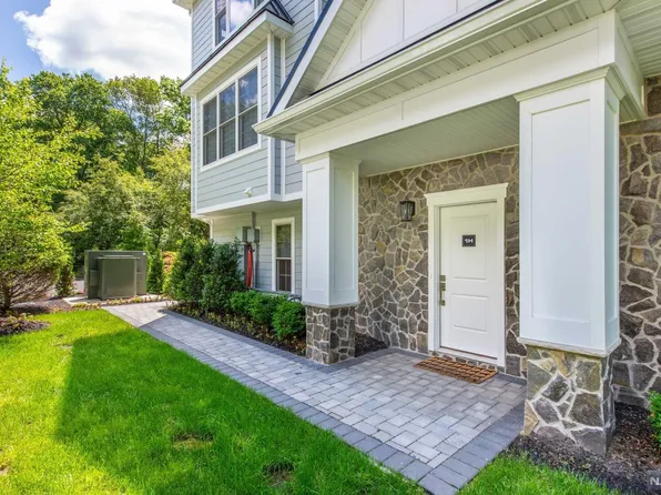 110 Mason Ct #1H, Haworth, NJ 07641