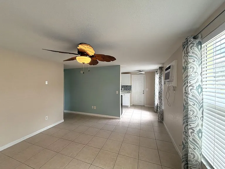 634 Dogwood Ct — Photo 3