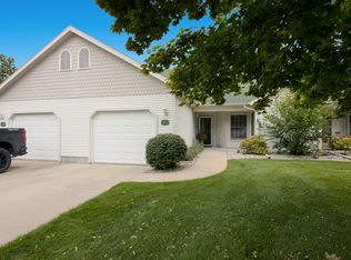 605 Meadowview Ln, Elk Rapids, MI 49629