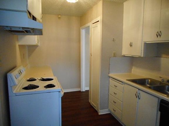 5th image of 4609 S Melrose Ln