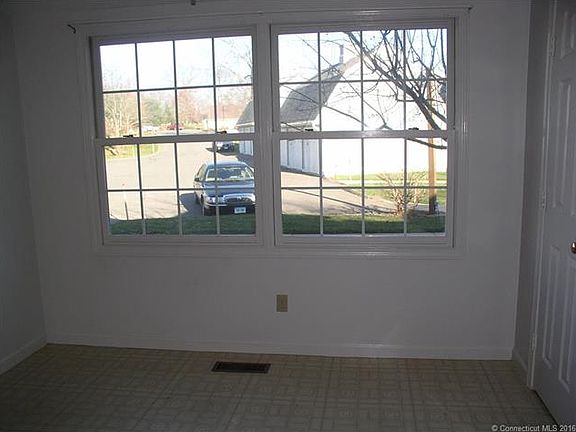 Eat-in kitchen space