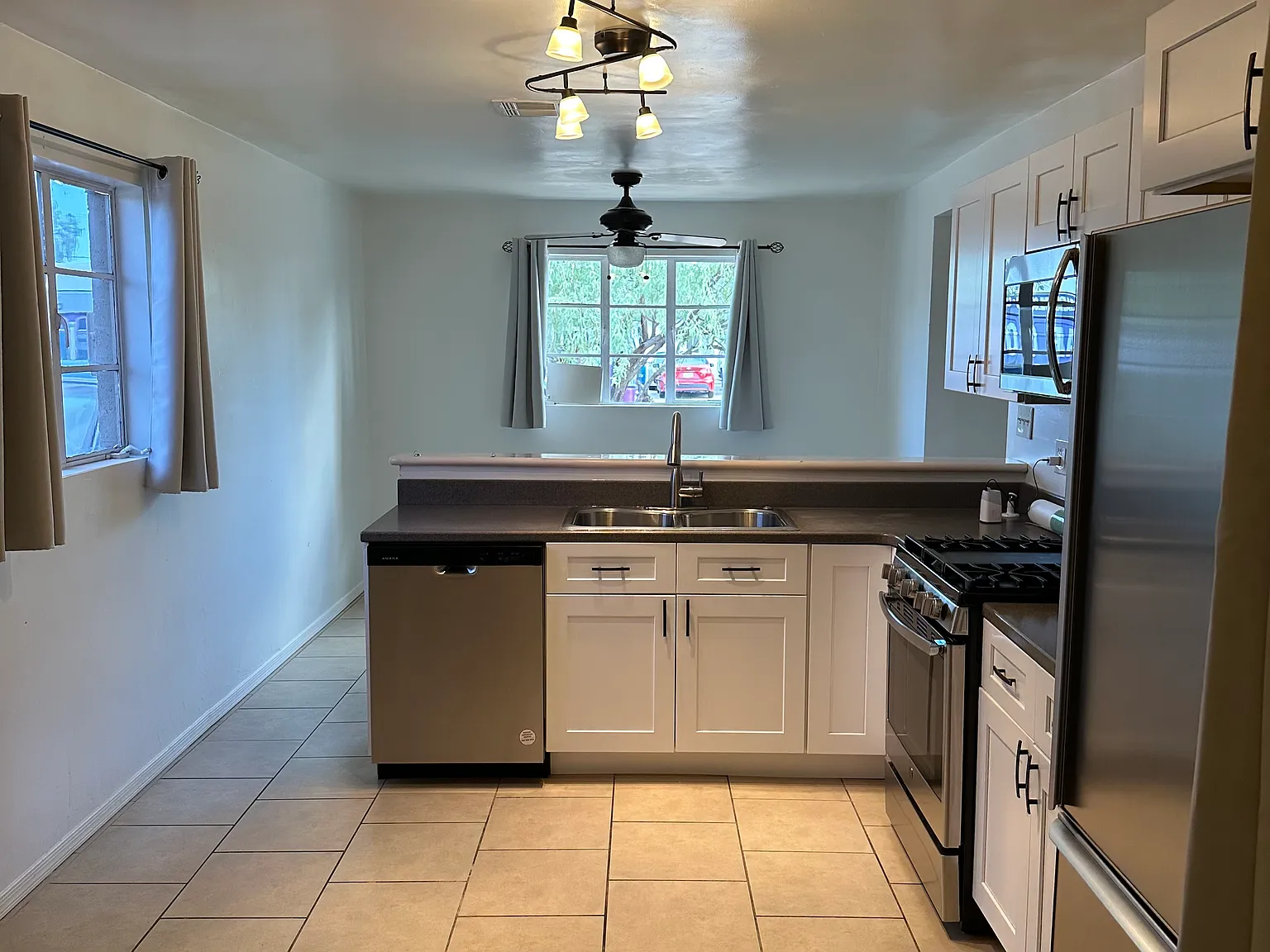 3 bed, 1180 sqft, $1,850 — Photo 3