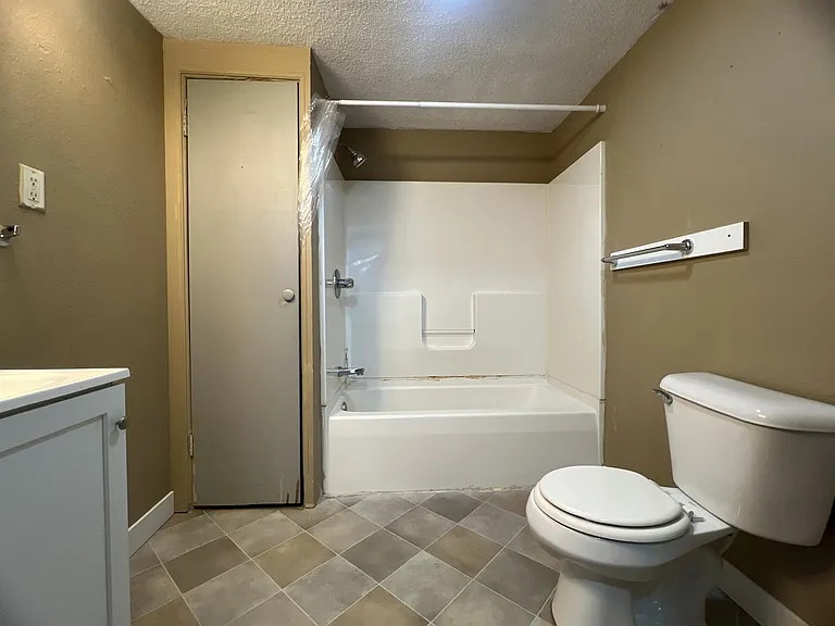 2230 Francis St — Photo 19