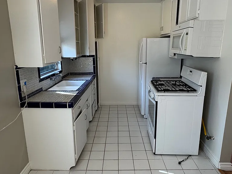 909 1/2 S Wooster St #2 — Photo 4