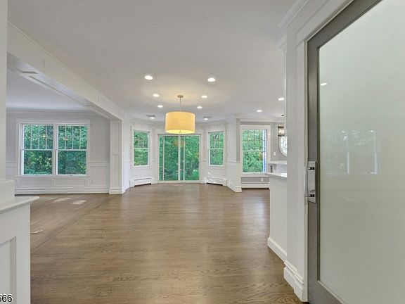 3rd image of 28 Serrell Dr