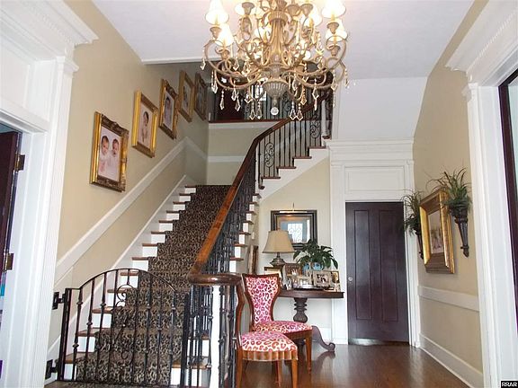 4th image of 704 E Main St