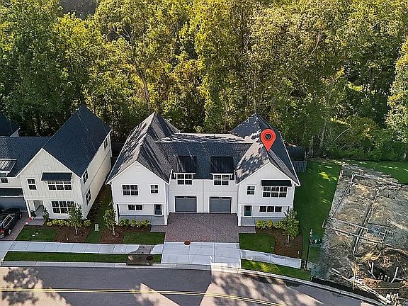 2nd image of 536 Hayes Park Blvd