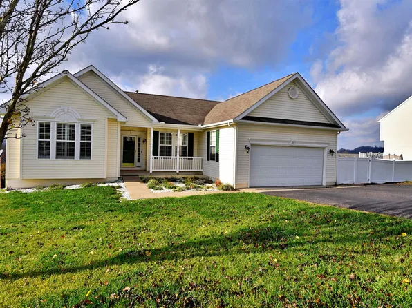 35 Garnet Way, Bridgeport, WV 26330