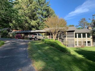 15 Humming Bear Ln, Swannanoa, NC 28778