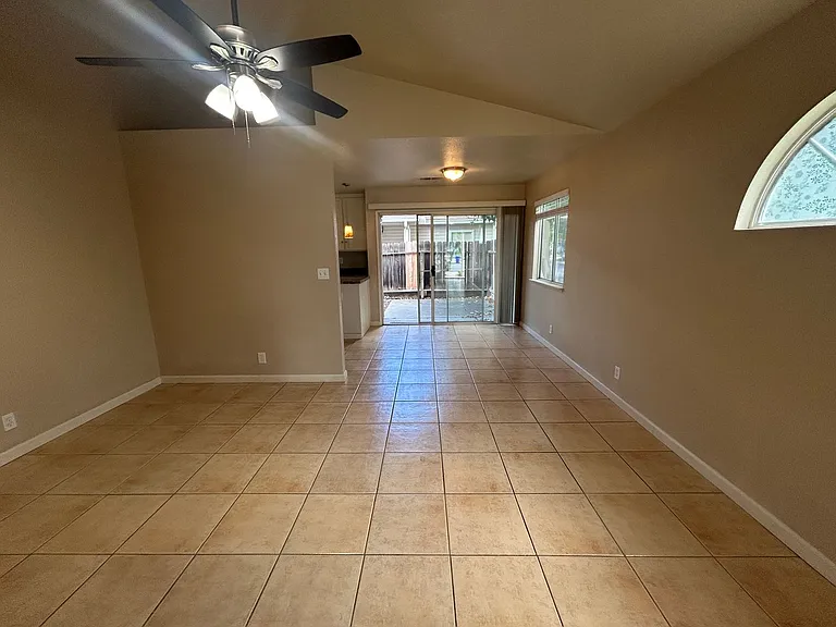 2924 Merle Ave — Photo 5