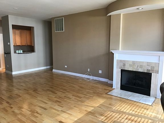 5th image of 333 N Jefferson St APT 203