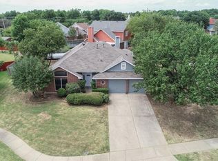 709 Parkland Ct, Hurst, TX 76053