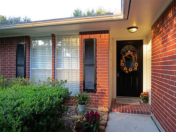 3rd image of 2215 Old Oak Ln