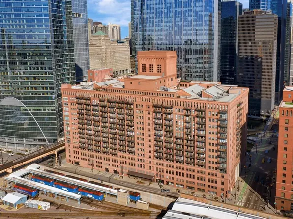 165 N Canal St APT 731, Chicago, IL 60606