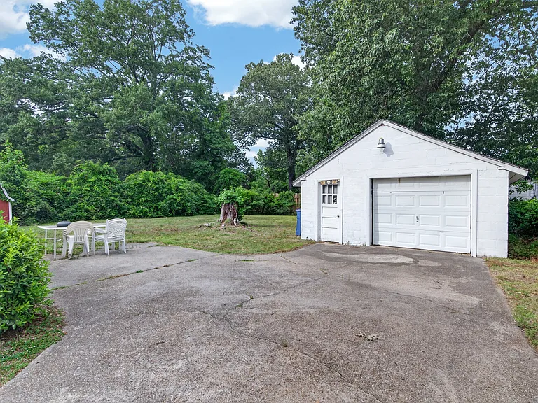5902 Marshall Ave — Photo 9