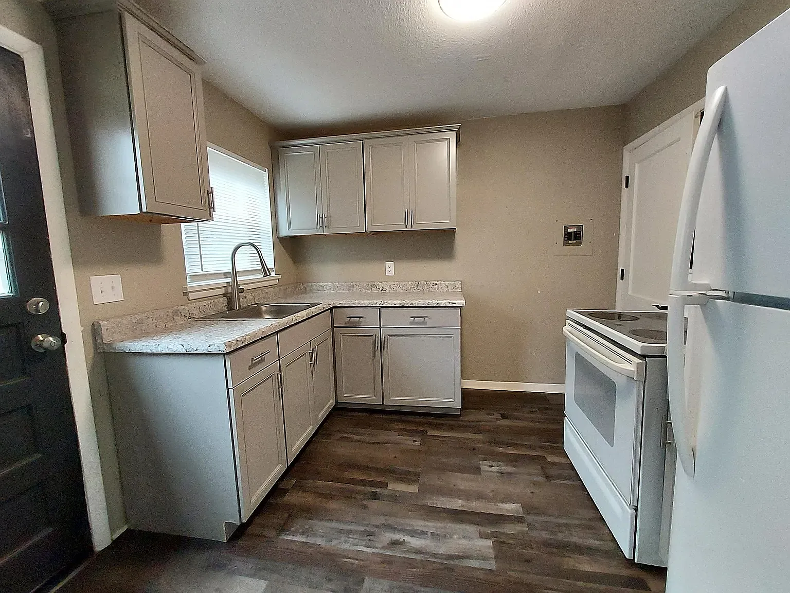 2 bed, 1450 sqft, $1,050 — Photo 2