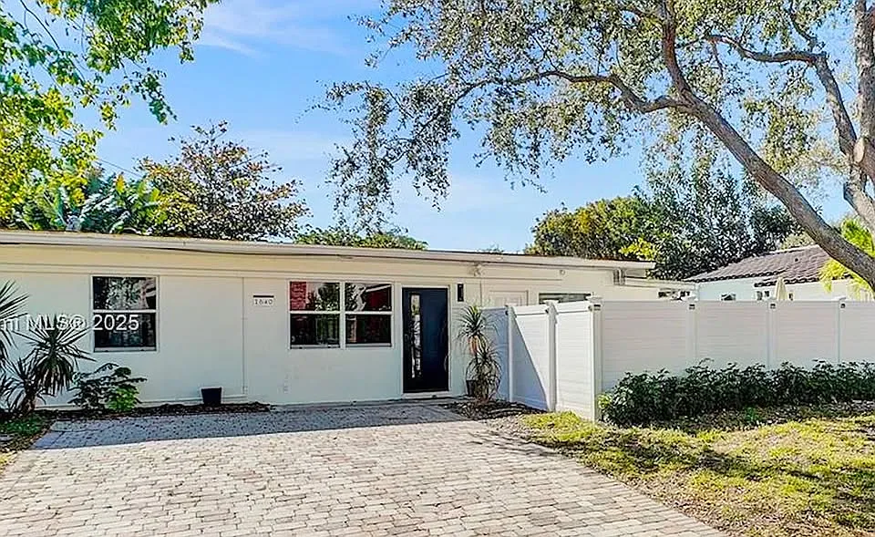 1640 NW 5th Ave #2