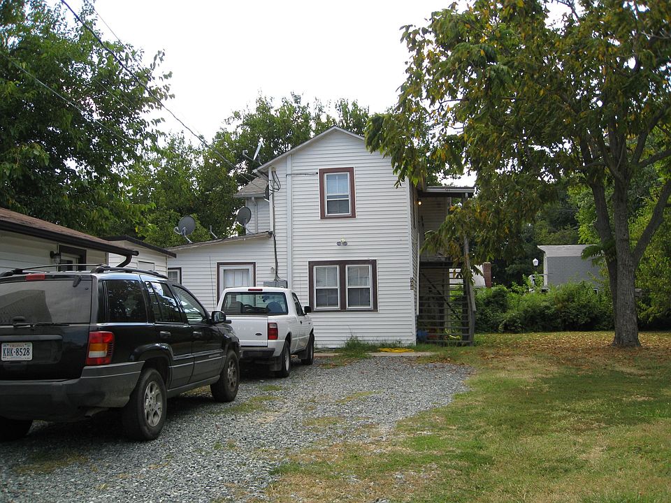 Upstairs 1 Bedroom Apt