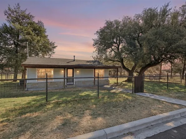 804 Van Winkle St, Weatherford, TX 76086