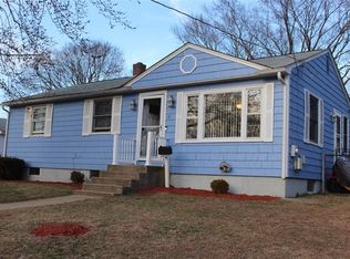 21 Country Dr, West Warwick, RI 02893
