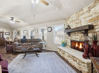 725 Windridge Ln, Burleson, TX 76028