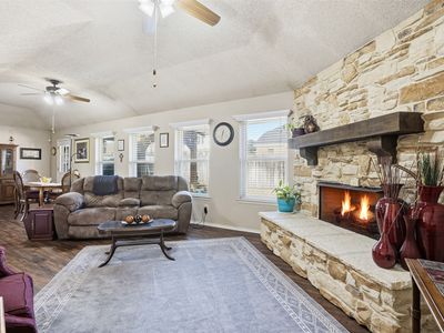 725 Windridge Ln, Burleson, TX, 76028