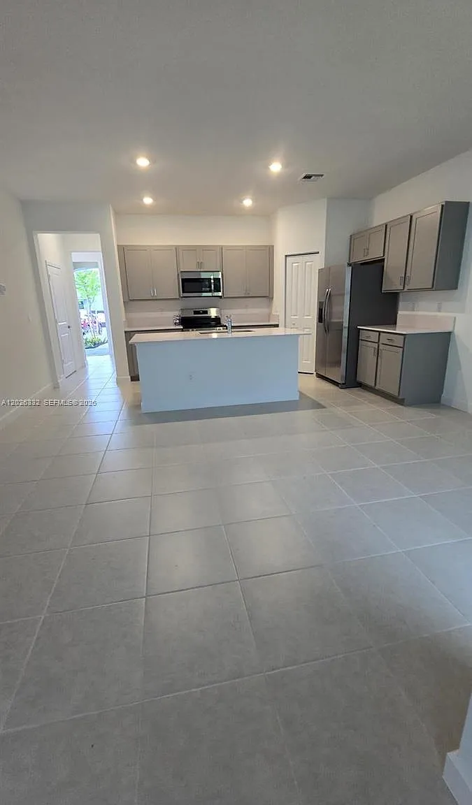 3 bed, 1690 sqft, $2,850 — Photo 1
