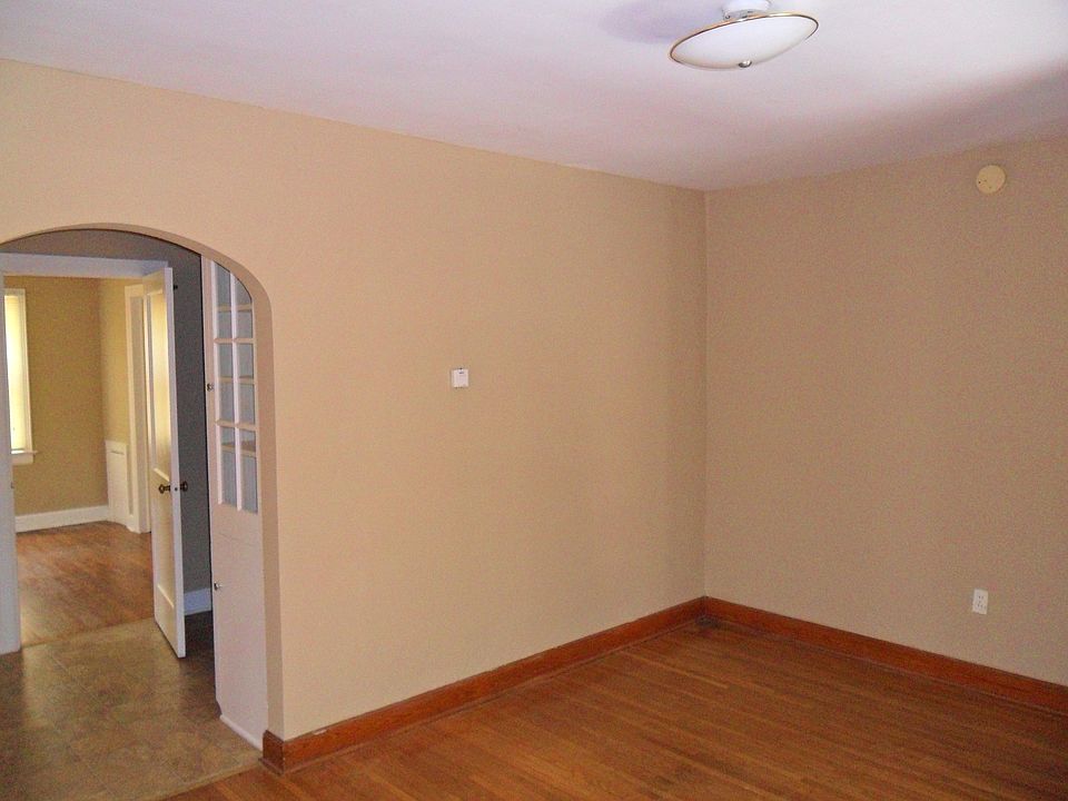 2nd image of 1622 W Mentor St