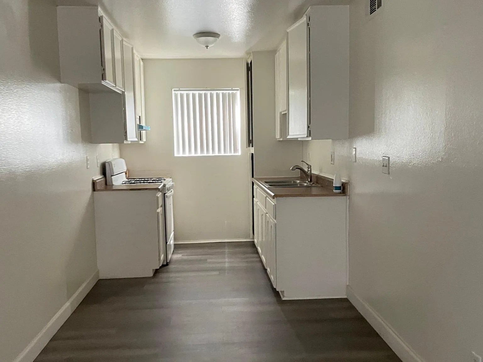 2100 W Devonshire Ave — Photo 3