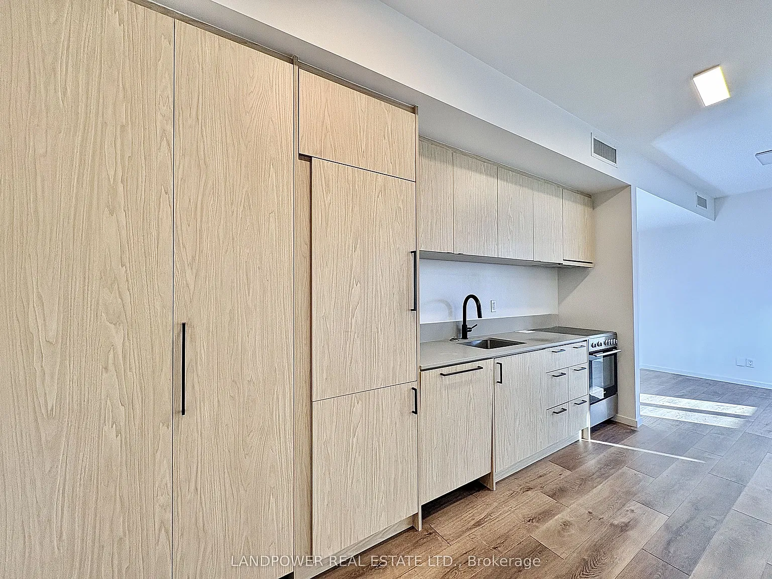 377 Broadview Ave — Photo 3