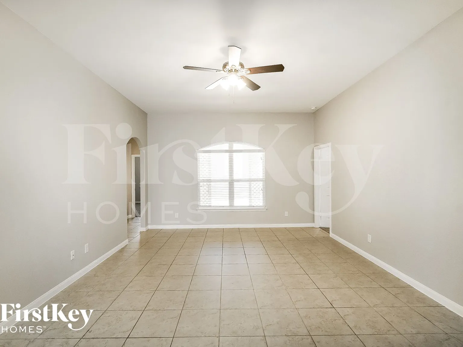 3 bed, 2.0 bath, 1718 sqft, $2,135 — Photo 3
