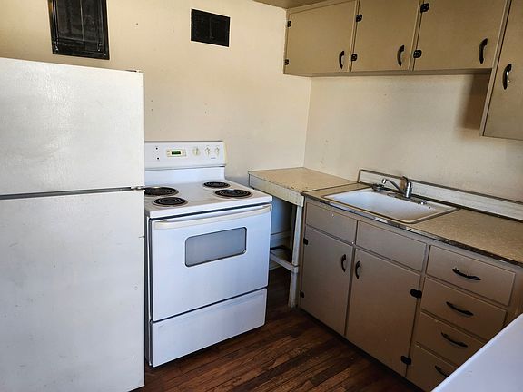 4th image of 302 N Elm St #2
