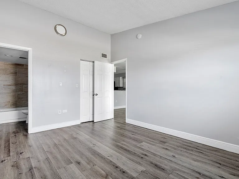 Lush Apartments — Photo 4