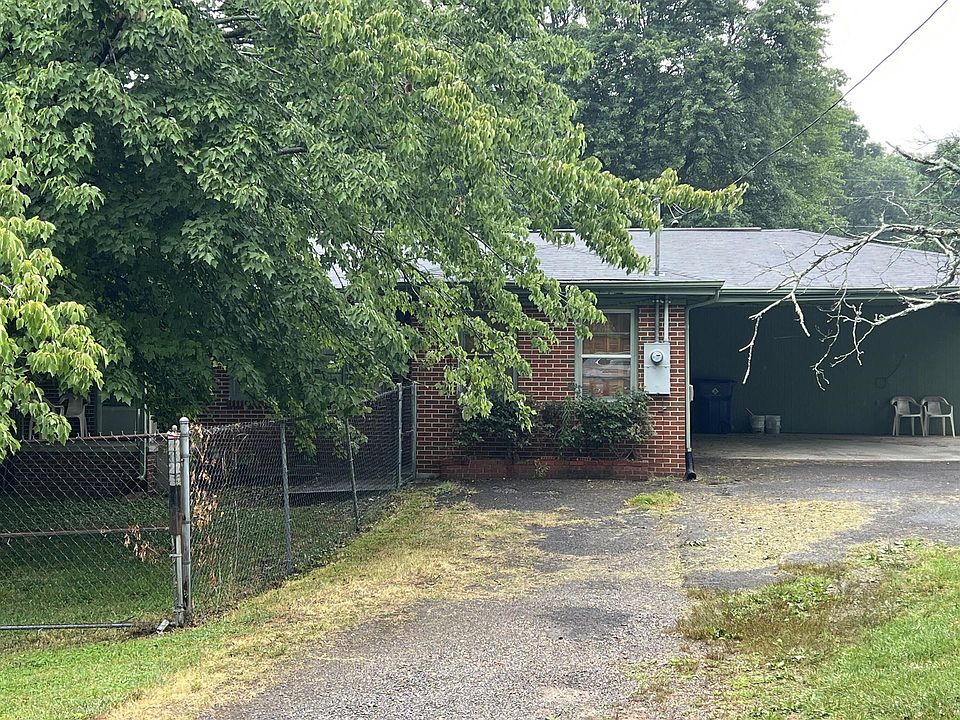 2nd image of 2325 Rodney Dr SE