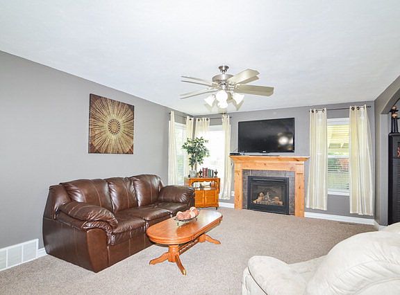 4th image of 2895 Dorothy St